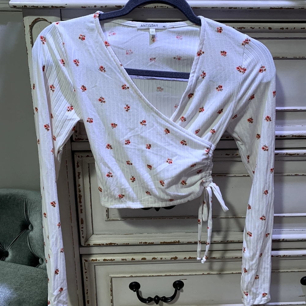 Wrap-front top